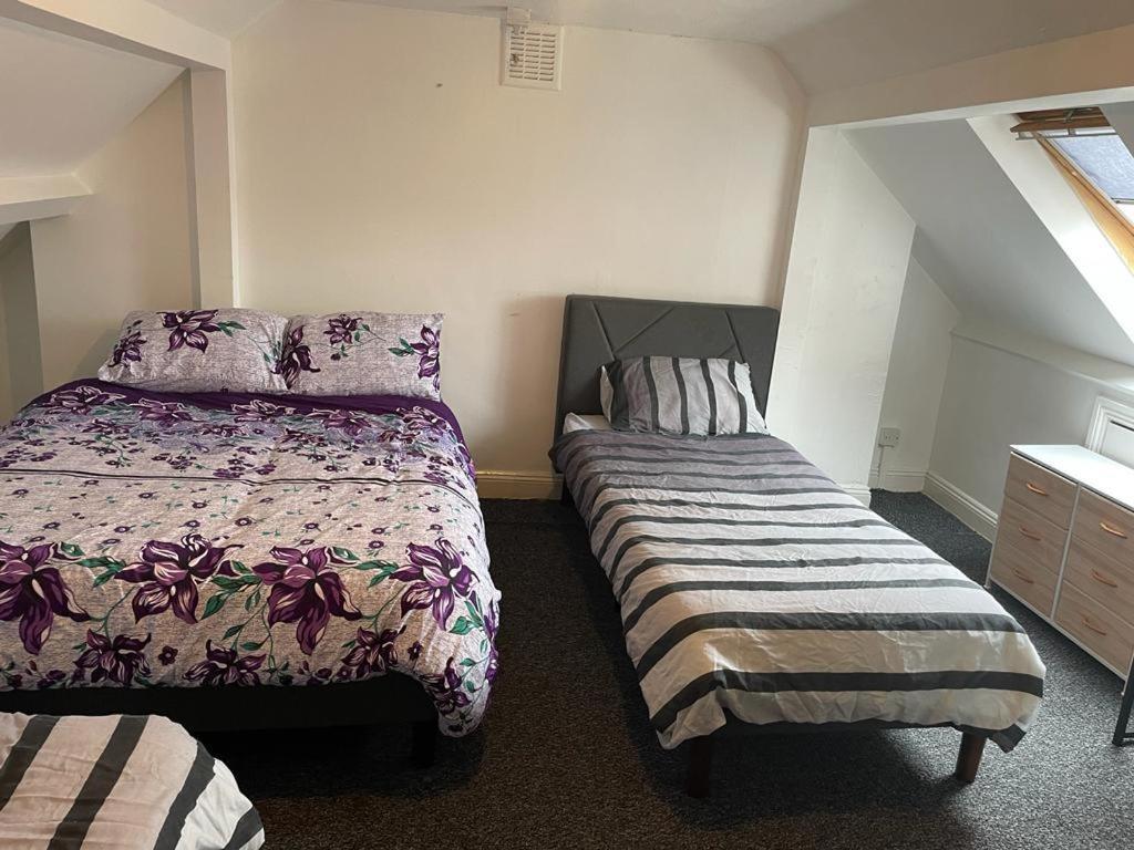 לונדון One Room To Stay With Fantastic Host מראה חיצוני תמונה