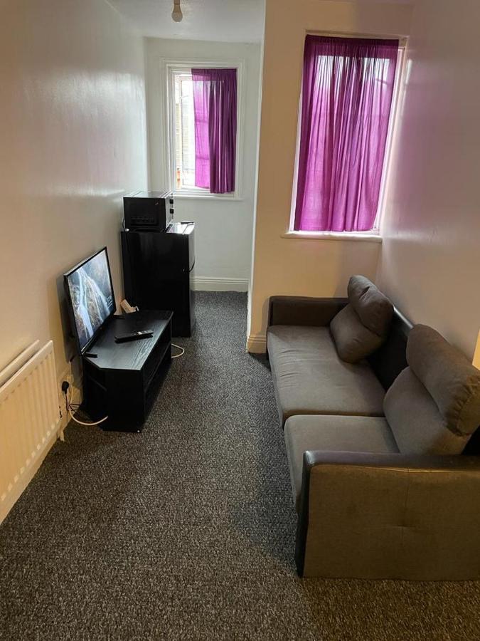 לונדון One Room To Stay With Fantastic Host מראה חיצוני תמונה